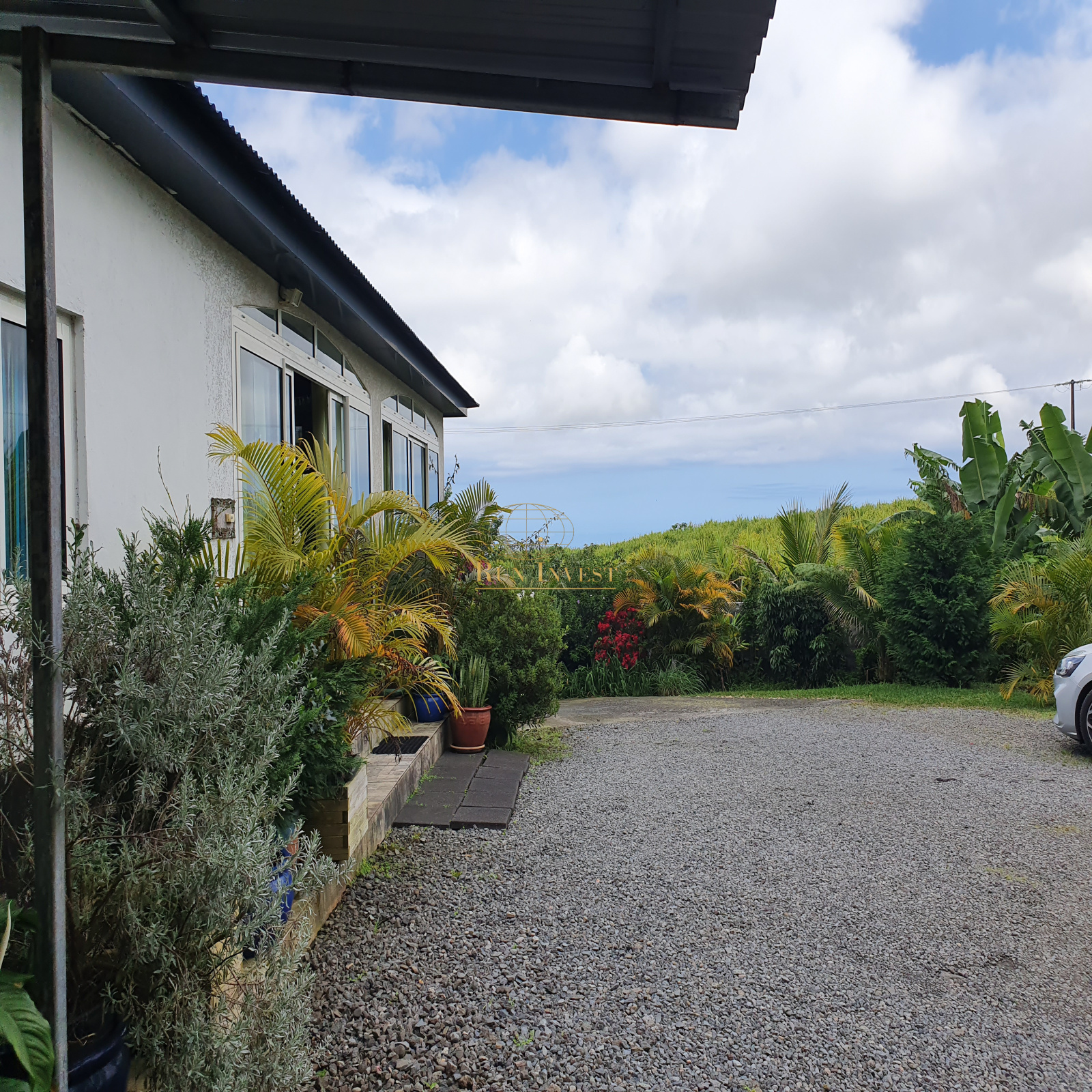 vente A vendre maison F8 + locaux annexes de 3 chambres à saint benoit vente A vendre maison F8 + locaux annexes de 3 chambres à saint benoit