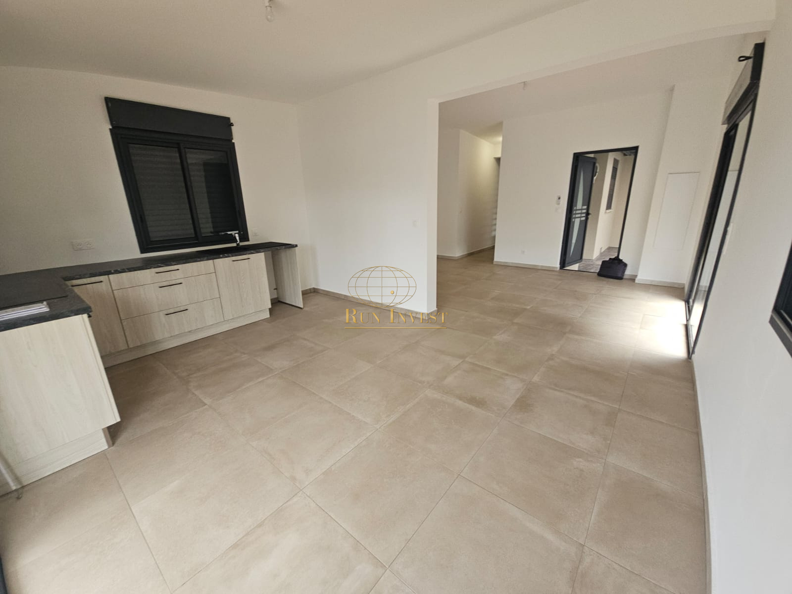 Image_1, Maison, Sainte-Suzanne, ref :4430B